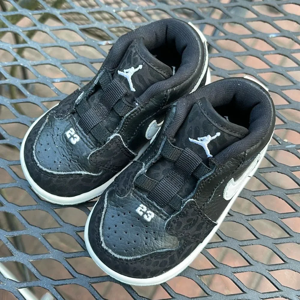 Air Jordan J Man Slip-On For Boys Black Elephant Print 364704-011 Size 4C
